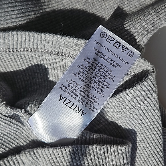 Aritzia Grey Long Sleeve Crew Neck Crop Top - Picture 4 of 8